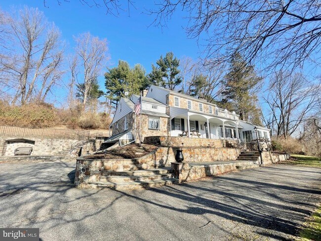 Building Photo - 4925 West Chester Pike