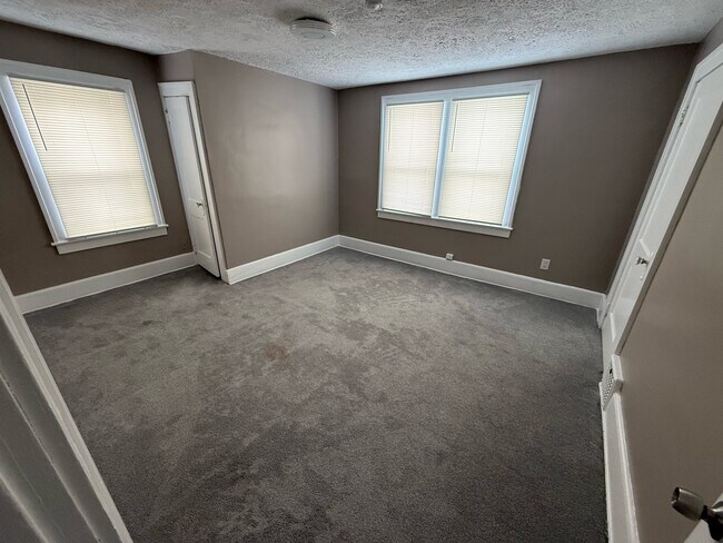 Building Photo - 174 Colony Crescent