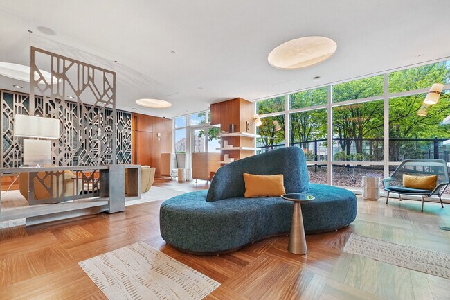 Building Photo - 77 HUDSON St