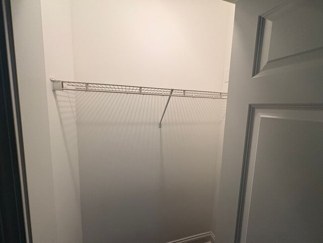 Building Photo - Spacious 2BD/2BA w/ High Ceilings + Modern...