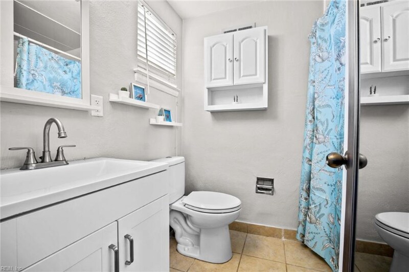 Building Photo - 5509 Sandpiper Ln
