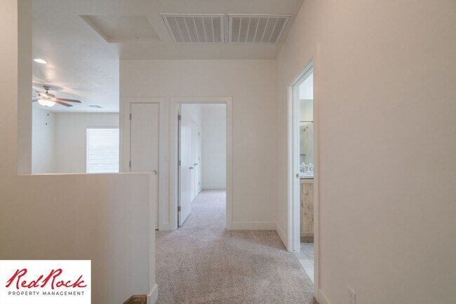 Building Photo - Pet Friendly 4 Bedroom Little Valley Home ...