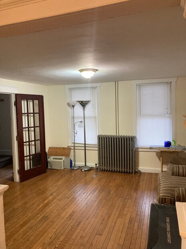 Building Photo - 616 Montclair Ave