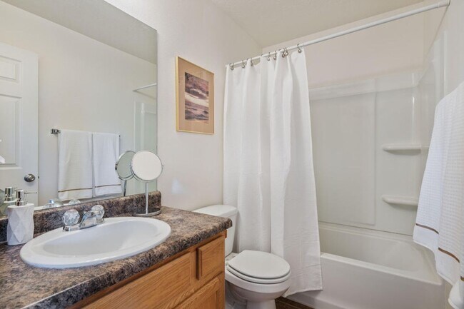 Building Photo - Beautiful 3 Bedroom Townhome In Hidden Valley Heights