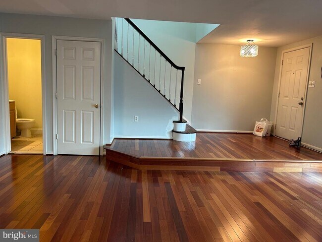Building Photo - 46706 Bullfinch Square