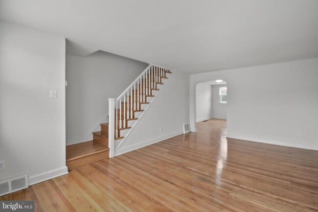 Building Photo - 1051 Oakwood Dr
