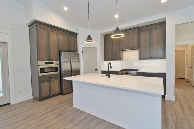 Building Photo - Immaculate Single-Level Patio Home