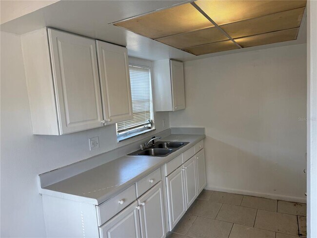 Building Photo - 209 Northwest Jefferson Cir N