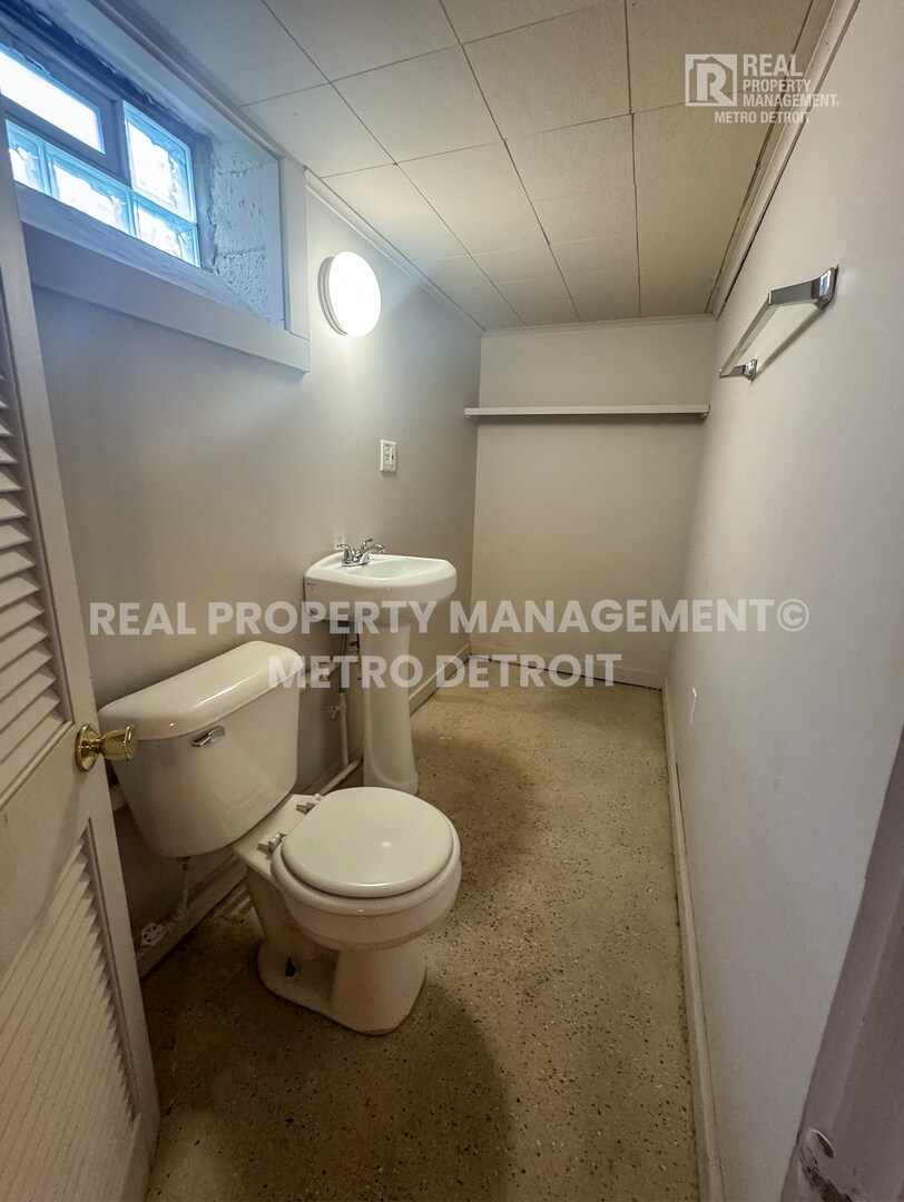 Building Photo - 19645 Woodmont St