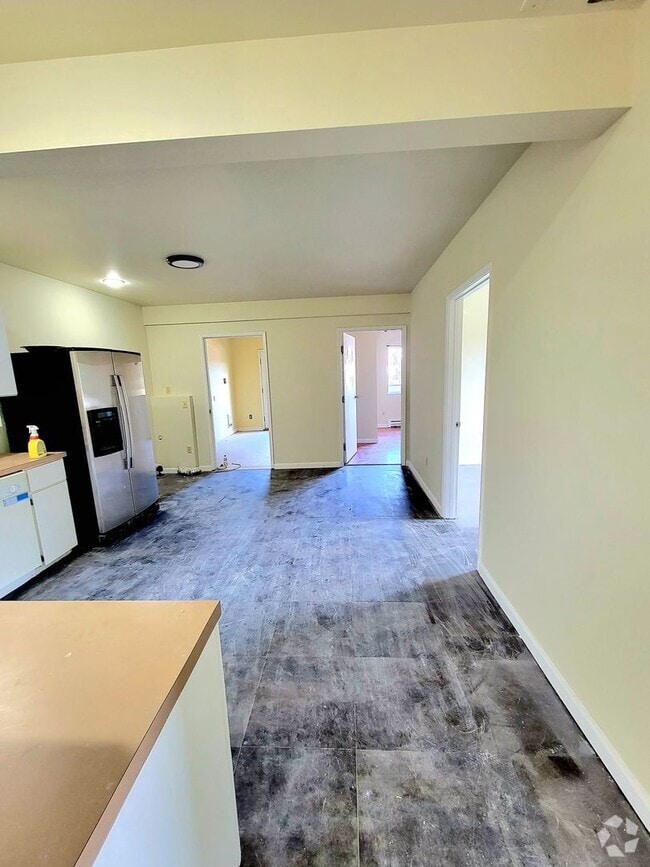 Building Photo - 4004
