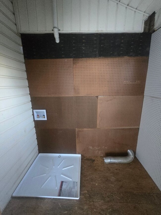 Building Photo - Charming Home