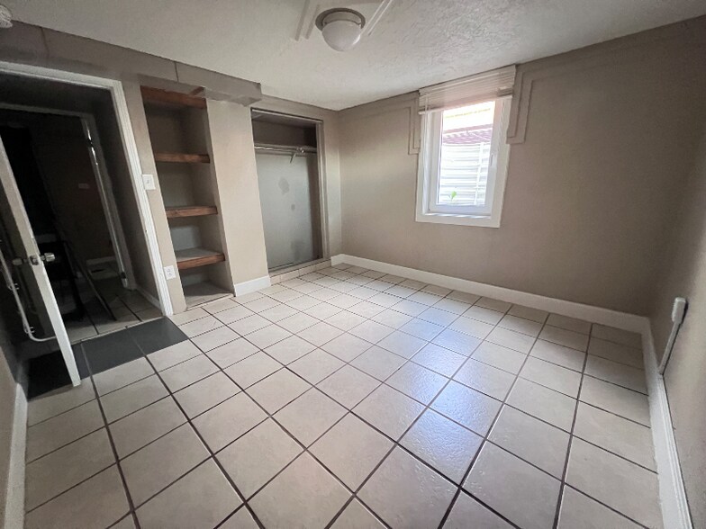 Building Photo - 4568 W Tennessee Ave