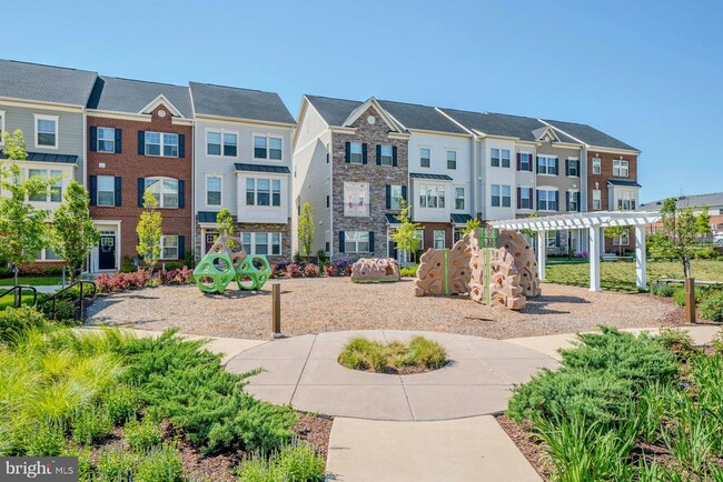 Building Photo - 813 Sawback Sq NE
