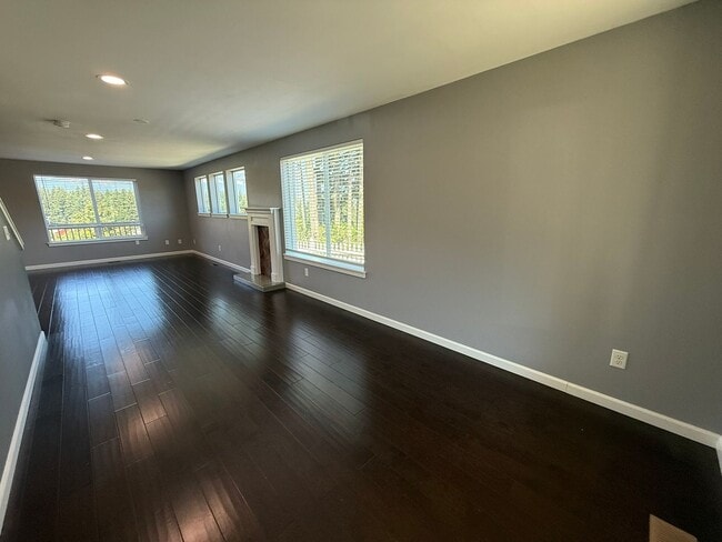 Building Photo - Application Pending - 3 Bedroom House For ...