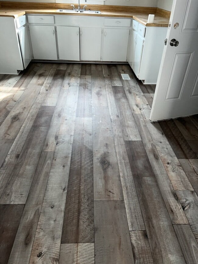 Building Photo - 213 C St