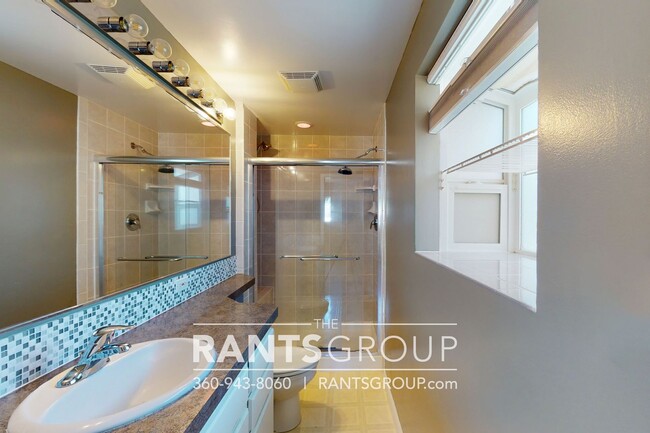 Building Photo - Recently updated 3-bed, 2-bath Rambler in Lacey!