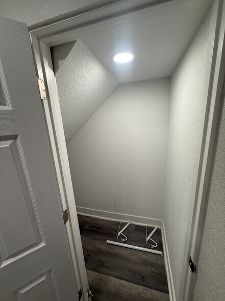 Building Photo - 7100 Avrum Dr