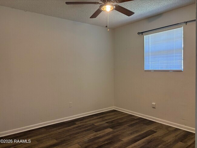 Building Photo - 205 Brookwood Cir