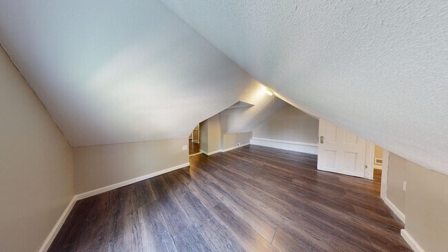 Building Photo - Clark/Fulton - 4 bed/1 bath - Single Family Home