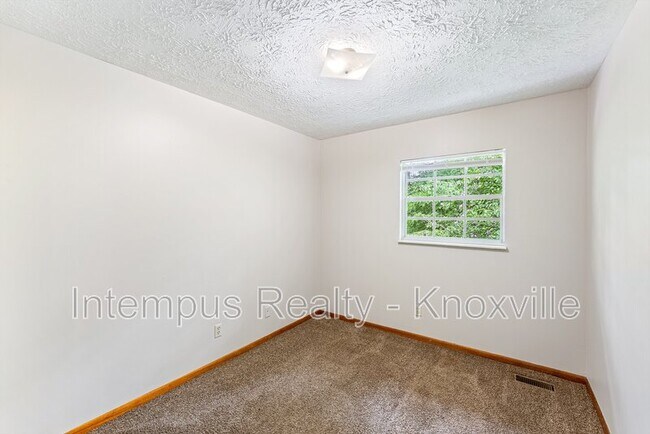 Building Photo - 8738 Gleason Dr