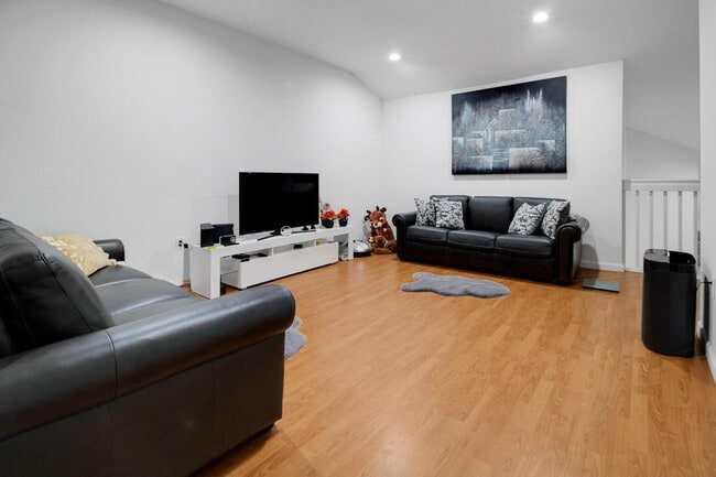 Building Photo - 5095 Madison Lakes Cir N