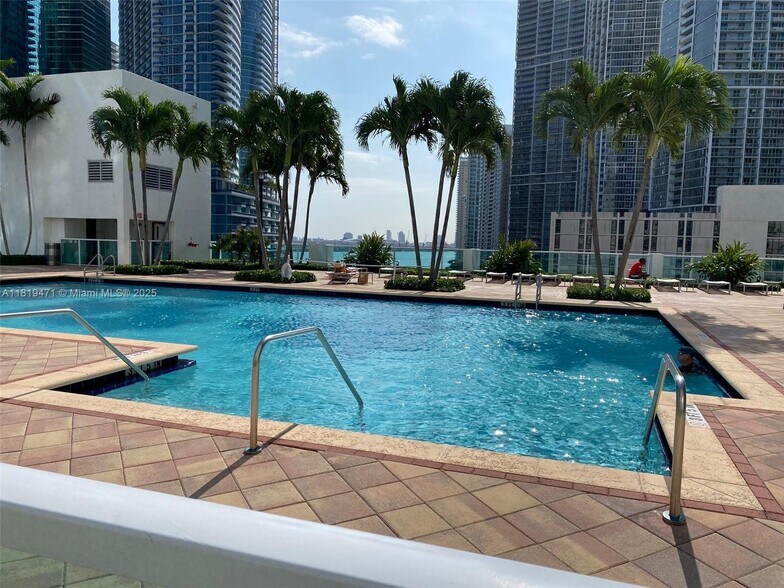 Building Photo - 31 SE 5th St