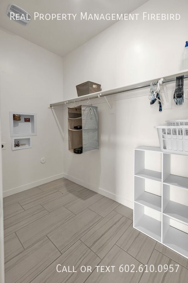 Building Photo - 2272 W Harmont Dr