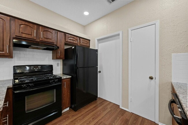 Building Photo - 6501 Brush Country Rd