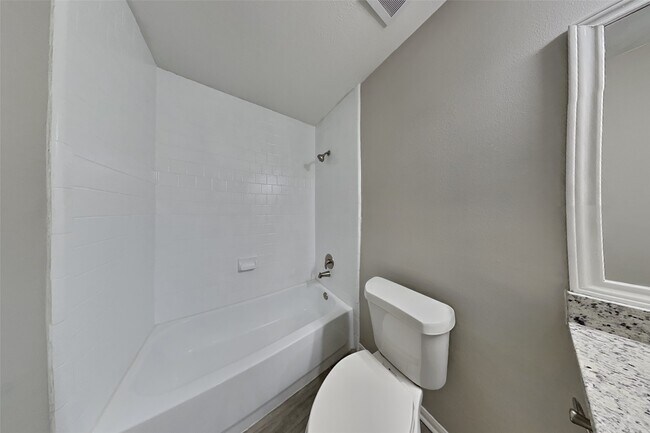 Building Photo - 10834 Glenora Dr