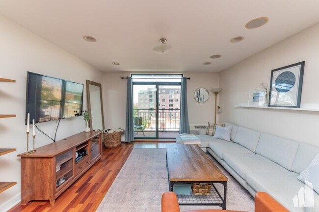 Building Photo - 2 bedroom in Chicago IL 60613