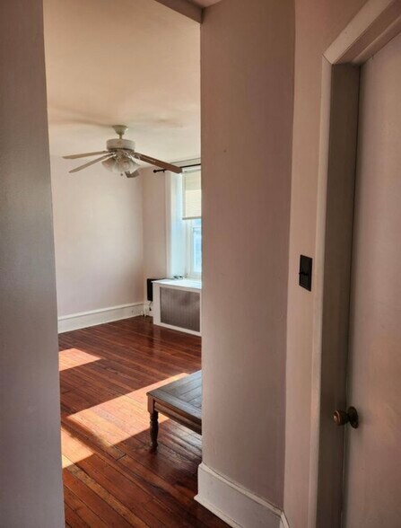 Building Photo - 163 Sumac St