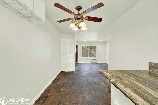 Building Photo - Golden Hill Gem: 2BR/1BA with Fireplace & ...