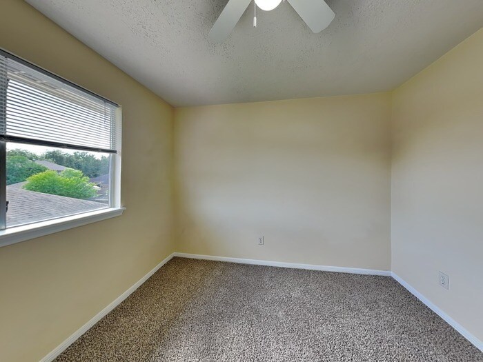 Building Photo - 104 Cloudbridge Dr