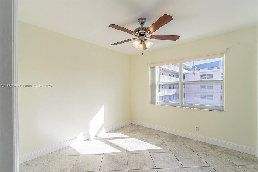 Building Photo - 121 Golden Isles Dr