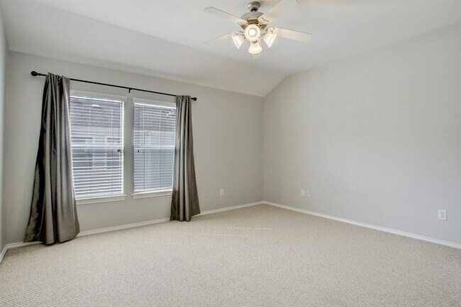 Building Photo - 3023 N Heights Hollow Ln