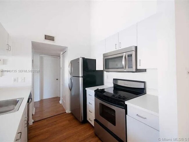 Building Photo - 10521 SW 157th Pl