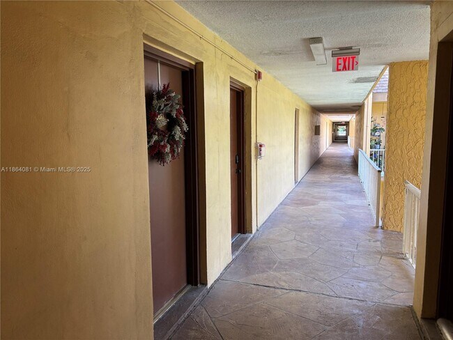 Building Photo - 13700 SW 62nd St