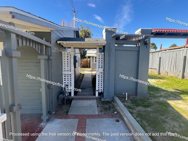 Building Photo - Nice Front House In The City Of San Bernardino