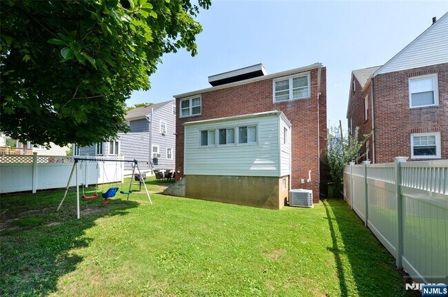 Building Photo - 968-972-972 Byron Ave