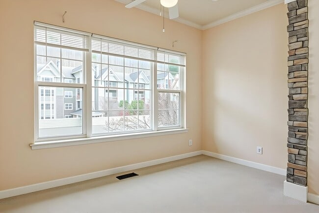 Building Photo - Bright 1-Bedroom Condo with Detached Garage in Eastwood Village Complex (Water Included)