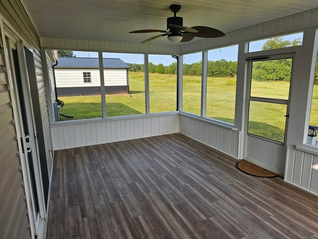 Building Photo - 737 Long Branch Rd