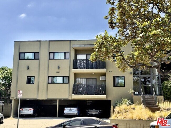 Building Photo - 5030 W Maplewood Ave