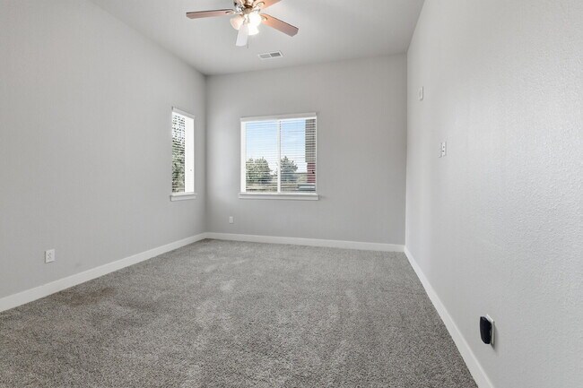 Building Photo - $1,490.95, 2-bed, 2-bath condo located in Aurora.