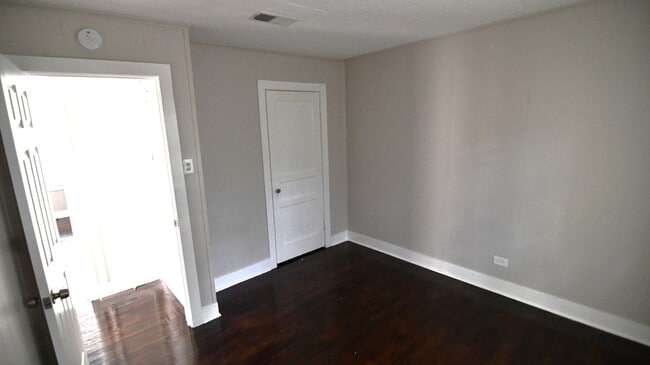Building Photo - Housing Authority Vouchers Accepted !! 2-bedroom, 1-bathroom DUPLEX located in Mid City North, Ba...