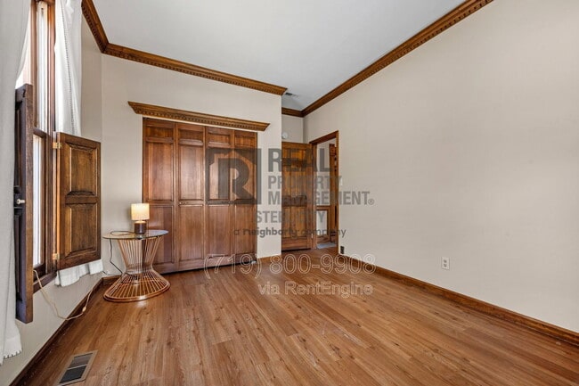 Building Photo - 512 W 10th St