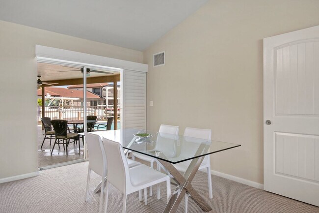 Building Photo - 874 Magnolia Ct