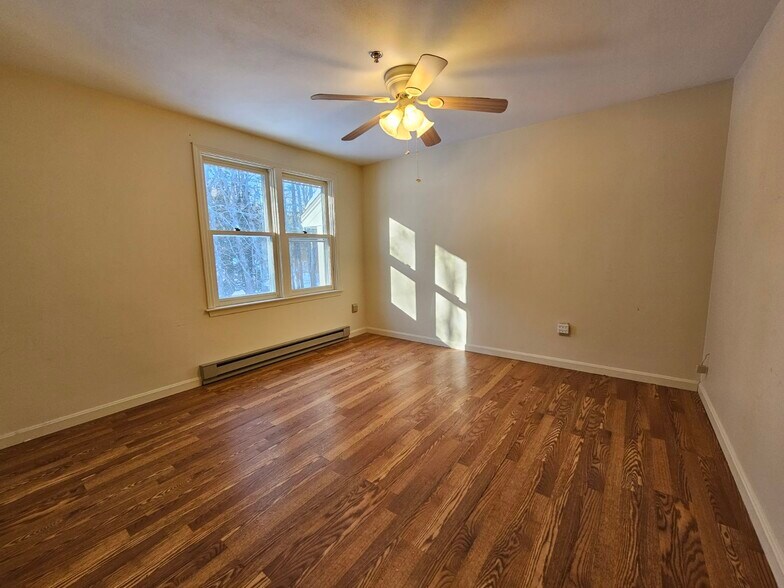 Building Photo - 27 Candlewood Ln