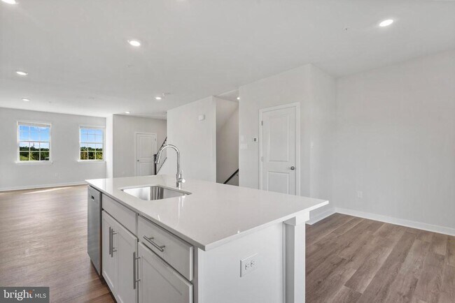 Building Photo - 16626 Green Glade Dr