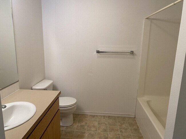 Building Photo - Garfield St Duplex