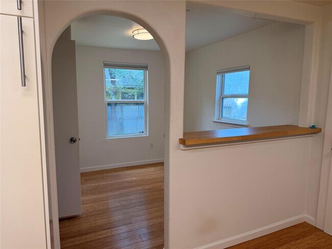 Building Photo - 1182 Pandora St